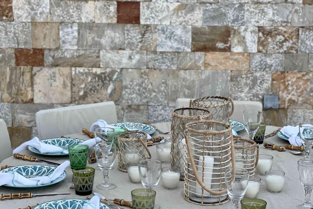 Rattan candleholders - Image 4