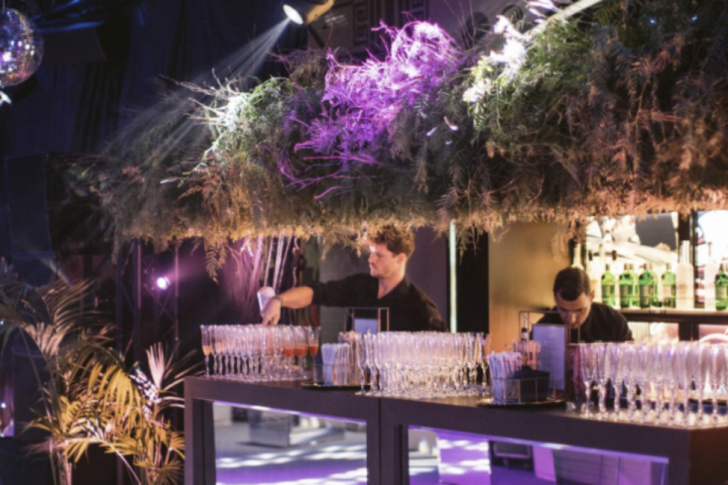 Brown wooden bar (with custom façade) - Image 5