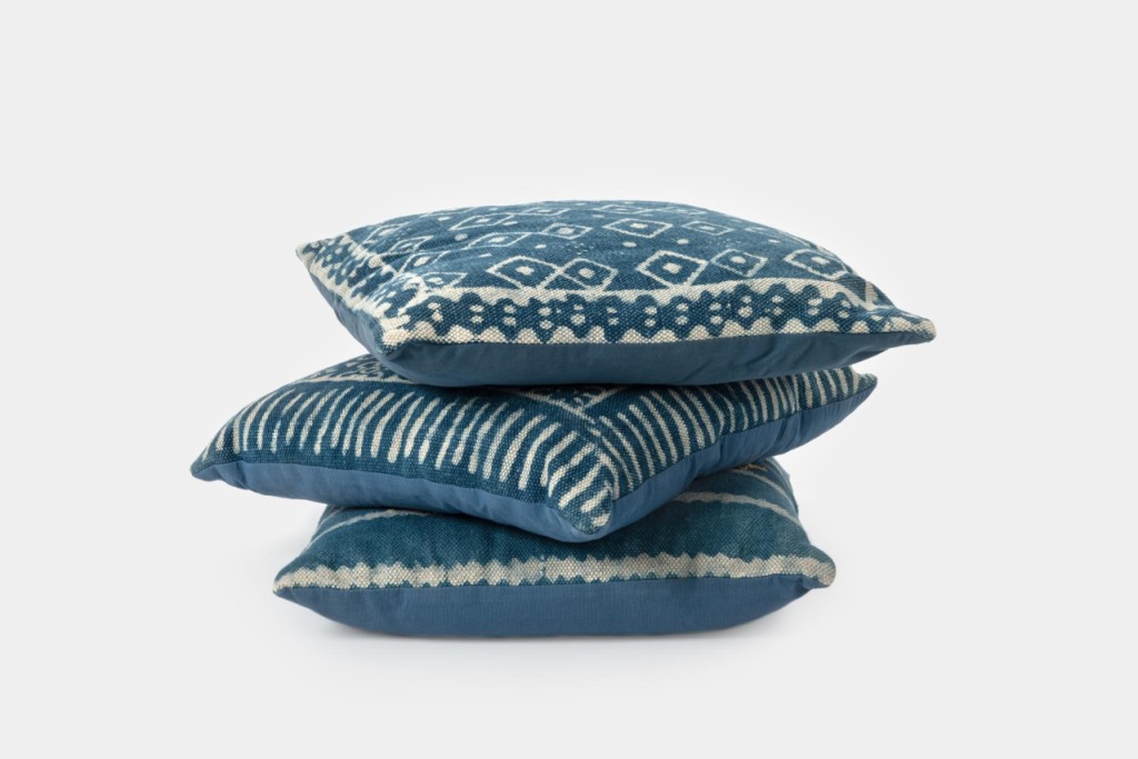 Blue patterned pillows - Image 4