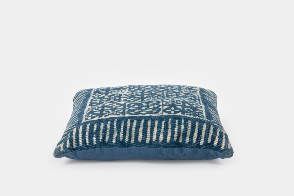 Blue patterned pillows - Image 2
