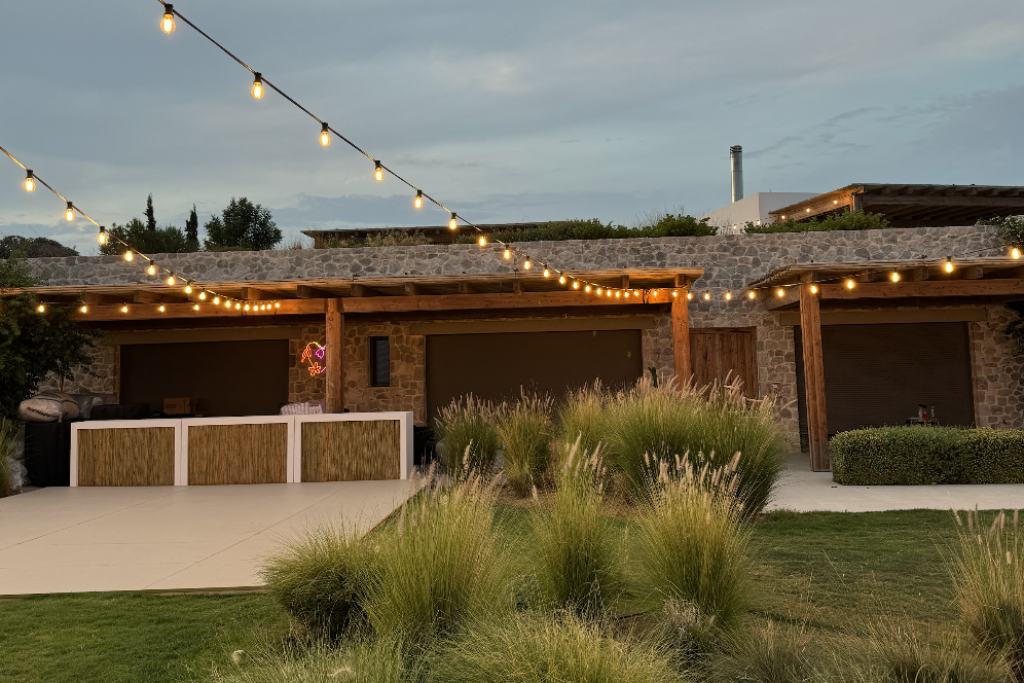 White wooden bar (with custom façade) - Image 5