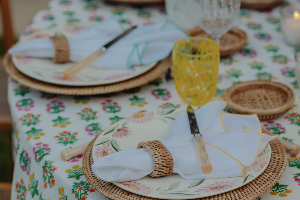 White linen napkin with yellow stitching - Image 0