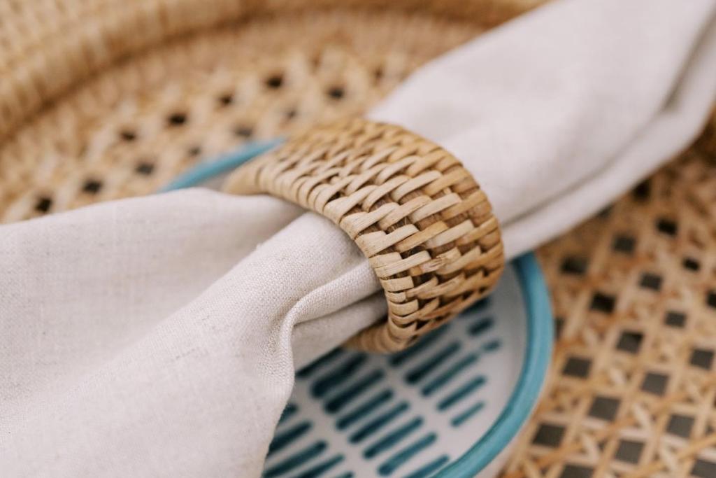 Natural rattan napkin rings - Image 6